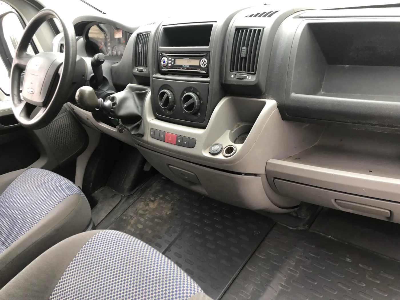 Interiér vozidla Citroën Jumper dovezeného z Nemecka cez MDPROFI, s. r. o.
